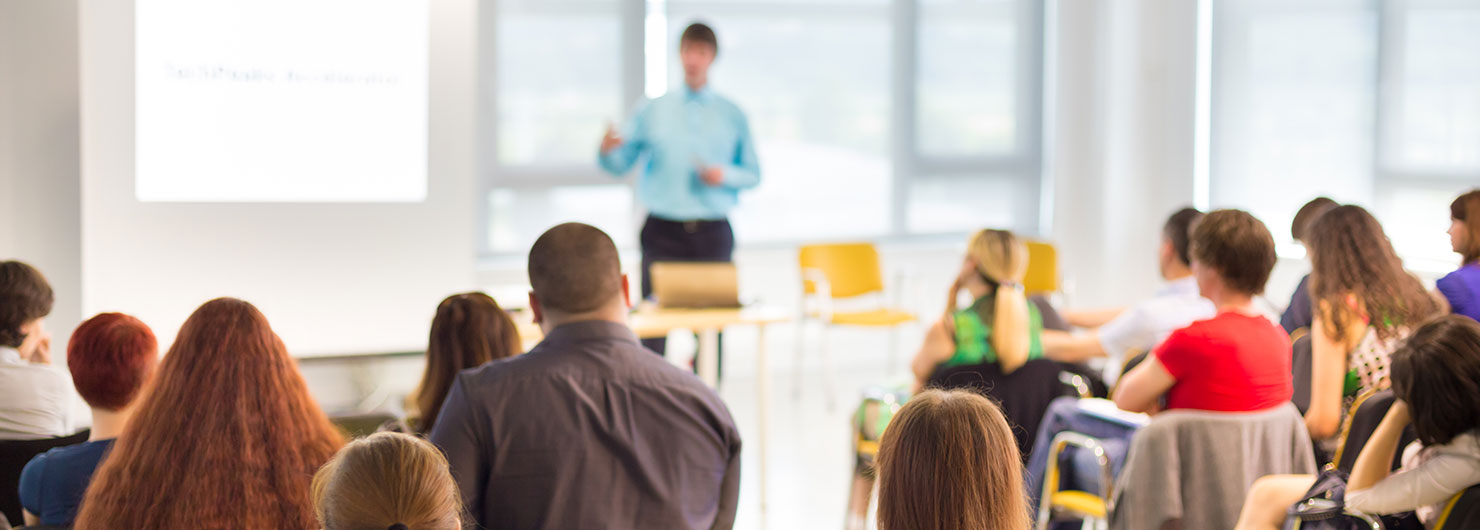 ملتقى معلمي الفنون الإبداعية